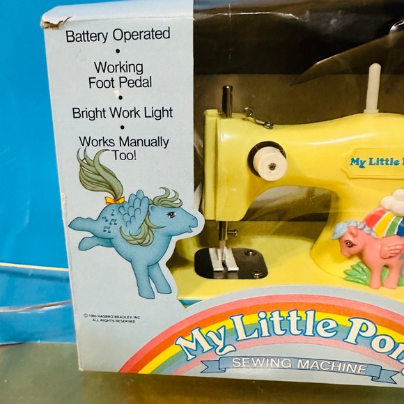 MY LITTLE PONY G1 VTG 1984 FIREFLY SEWING MACHINE & FOOT PETAL LIGHTS UP & RUNS - Picture 4 of 13